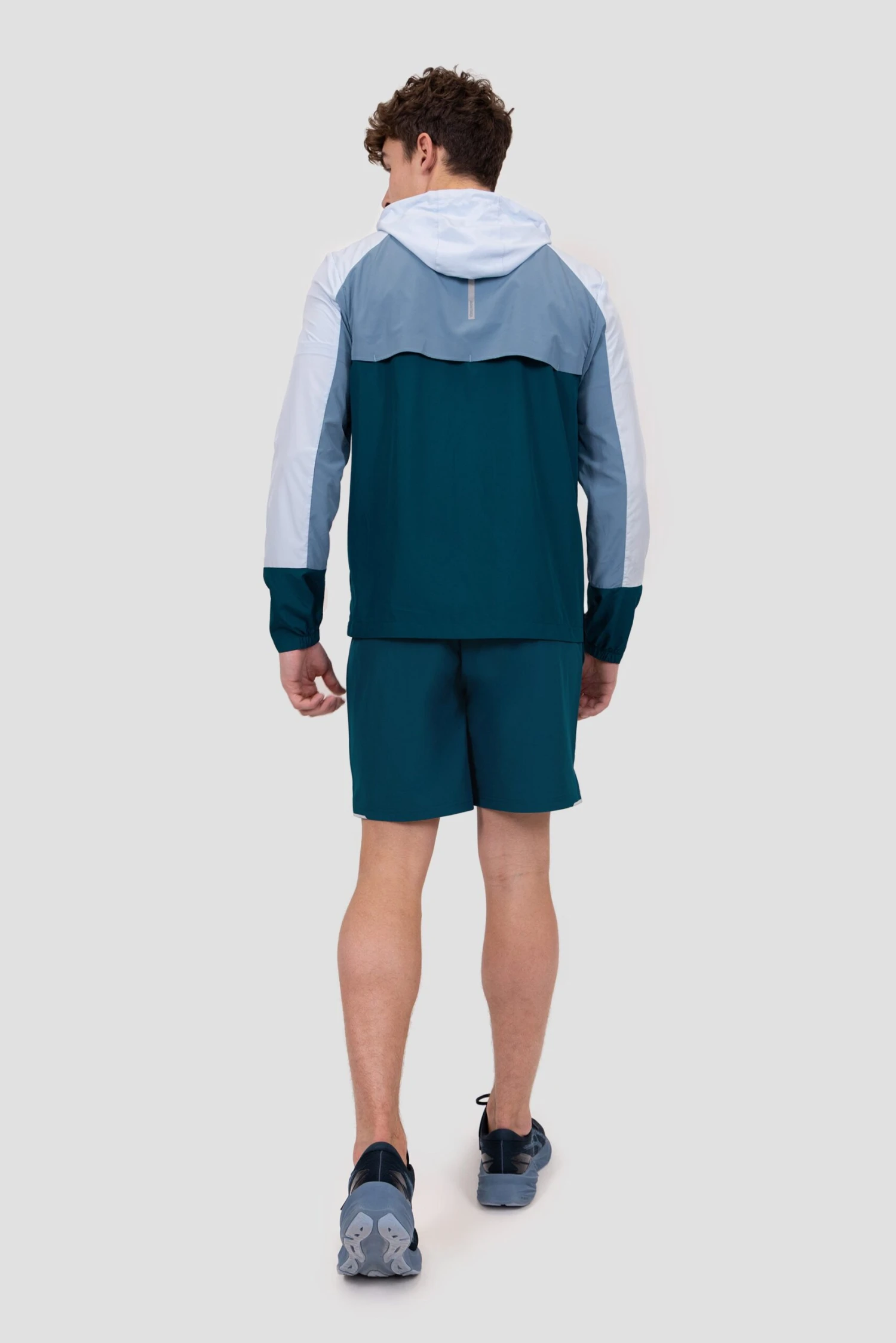 Breeze 2.0 Windbreaker - Summer Mist/Slate Blue/Abyssal 6 Breeze 2.0 Windbreaker - Summer Mist/Slate Blue/Abyssal - Image 4