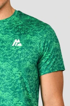 Alto Printed T-Shirt - Mountain Meadow/Deep Sea -Sport Wear Daily Store ALTO PRINTED TEE MOUNTAIN MEADOW DEEP SEA logo detail