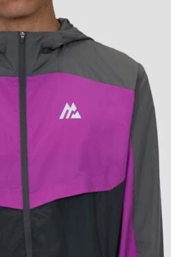 Breeze 2.0 Windbreaker - Cement Grey/Electric Purple/Asphalt -Sport Wear Daily Store BREEZE 2.0 WINDBREAKER CASTLEROCK PURPLE CACTUS FLOWER ASPHALT Logo close up inc Zip