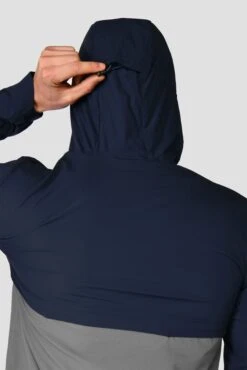 Curve 2.0 Jacket - Midnight Blue/Dark Slate Grey -Sport Wear Daily Store CURVE 2.0 JACKET MIDNIGHTBLUE SLATEGREY BACK HOODDETAIL