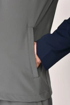 Curve 2.0 Jacket - Midnight Blue/Dark Slate Grey -Sport Wear Daily Store CURVE 2.0 JACKET MIDNIGHTBLUE SLATEGREY POCKETDETAIL