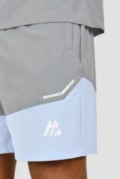 Curve 2.0 Short - Moonstone/Platinum Grey -Sport Wear Daily Store CURVE 2.0 SHORT MOONSTONE PLATINUM GREY side detail