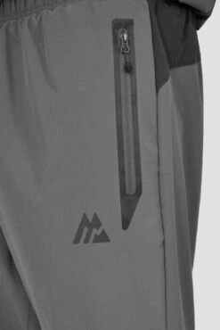 Lumos Woven Pant - Cement Grey -Sport Wear Daily Store LUMOS PANT CEMENT GREY ASPHALT logo detail