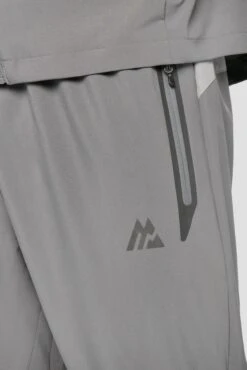 Lumos Woven Pant - Cement Grey 13 Lumos Woven Pant - Cement Grey -Sport Wear Daily Store Lumospant CementGrey Close 1