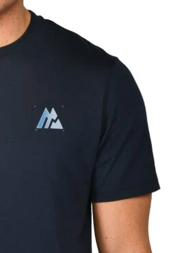 Radial T-Shirt - Midnight Blue 12 Radial T-Shirt - Midnight Blue -Sport Wear Daily Store RADIAL TEE MIDNIGHT BLUE logo detail