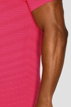 Speed Seamless T-Shirt - Hibiscus/Neon Pink -Sport Wear Daily Store SPEED SEAMLESS HIBISCUS NEON PINK seamless detail2