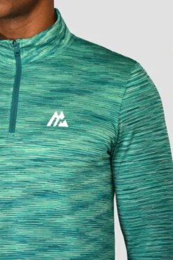 Trail Seamless 1/4 Zip - Mountain Meadow/Deep Sea 12 Trail Seamless 1/4 Zip - Mountain Meadow/Deep Sea -Sport Wear Daily Store TRAIL SEAMLESS 1 4 ZIP MOUNTAIN MEADOW DEEP SEA logo detail