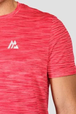 Trail Seamless T-Shirt - Hibiscus/Rouge -Sport Wear Daily Store TRAIL SEAMLESS TEE HIBISCUS ROUGE logo detail