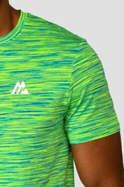 Trail 2.0 T-Shirt - OG Neon/Green -Sport Wear Daily Store TRAIL TEE OG NEON PERSIAN GREEN NEON BLUE logo detail