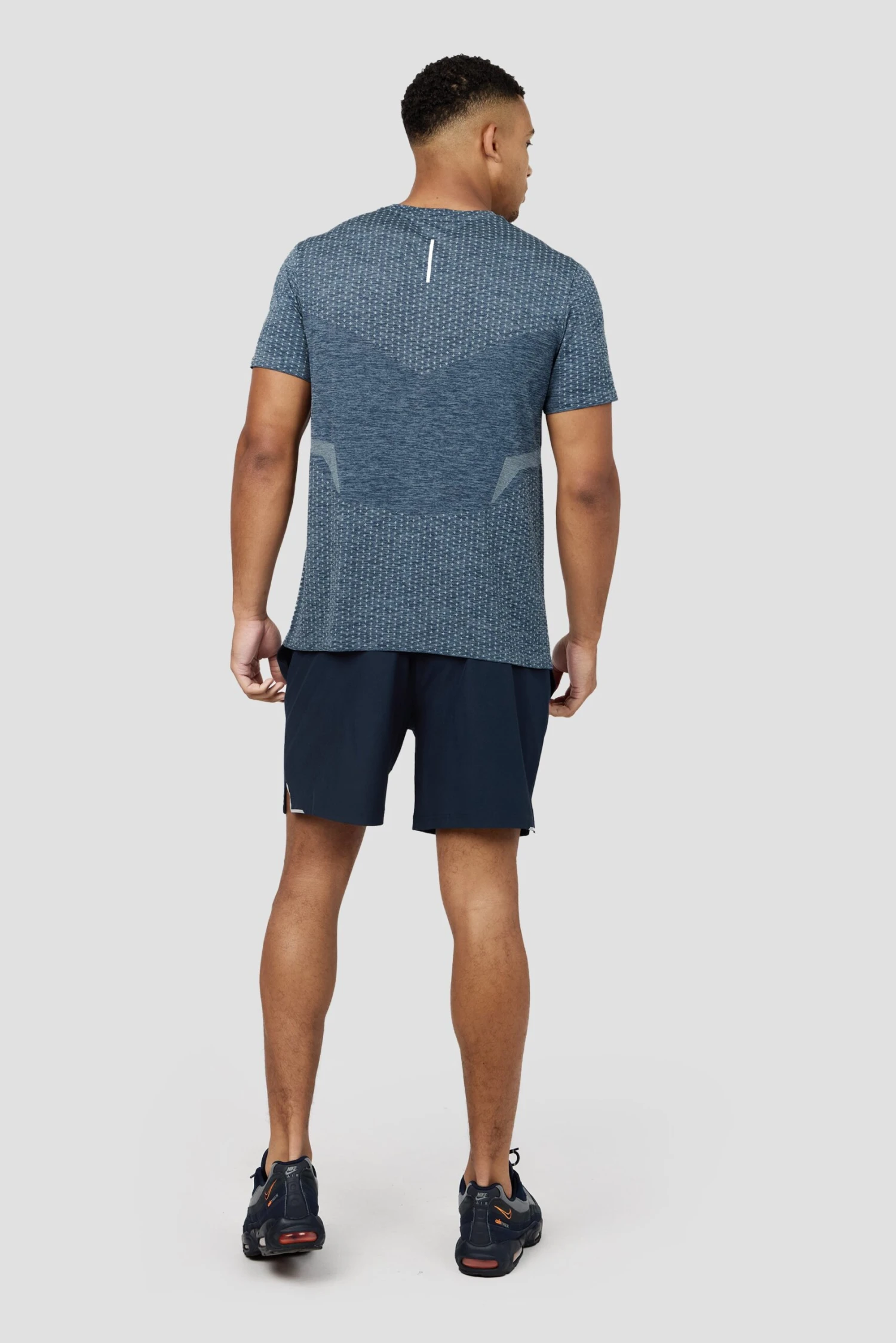 Vault Seamless T-Shirt - Naval/Dawn 6 Vault Seamless T-Shirt - Naval/Dawn - Image 4