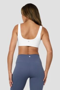 Form Sports Bra - White -Sport Wear Daily Store XdreOpE3ST85ettu6IBpTqqYIqWXzZ6Yl6gsqWA kz4