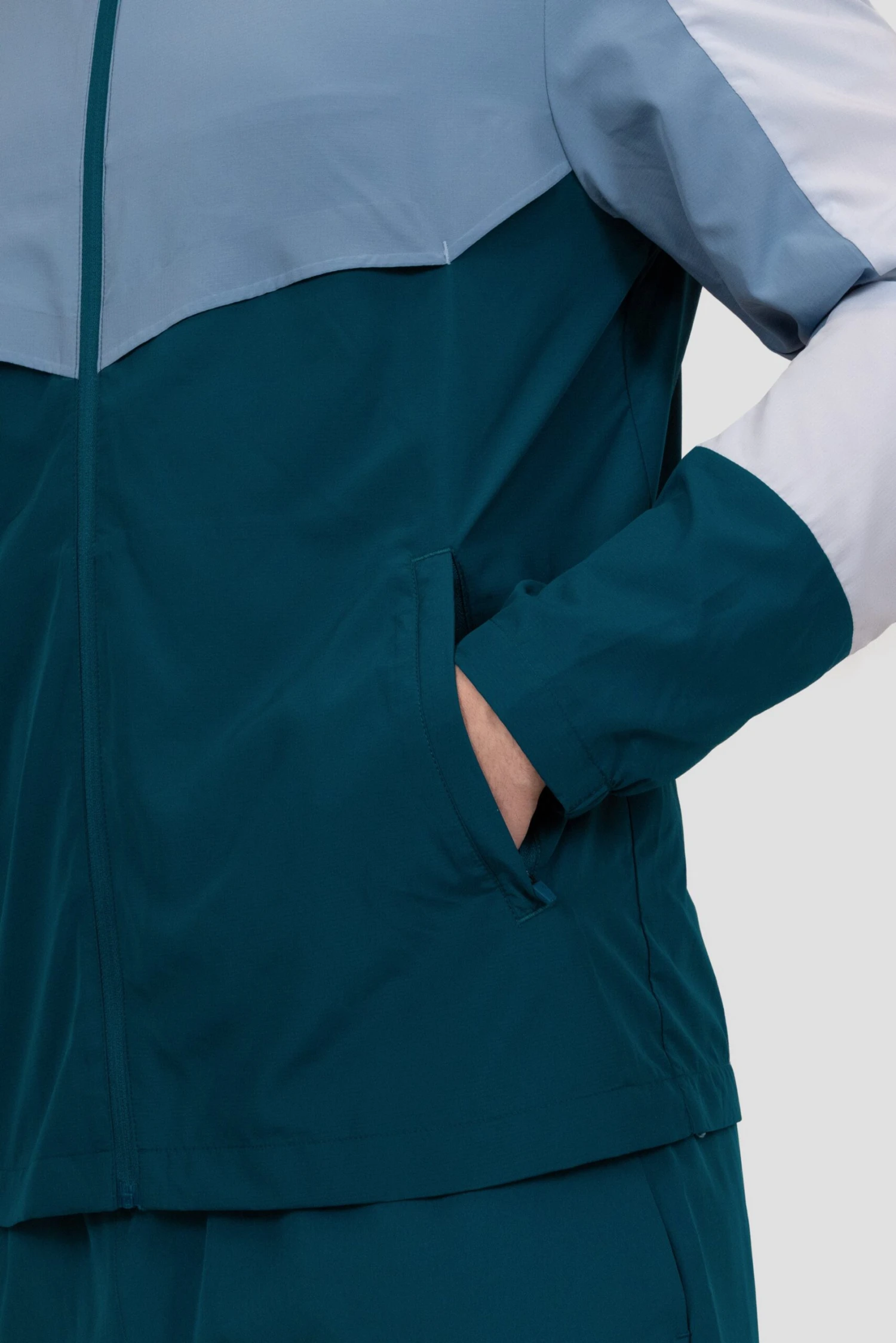 Breeze 2.0 Windbreaker - Summer Mist/Slate Blue/Abyssal 8 Breeze 2.0 Windbreaker - Summer Mist/Slate Blue/Abyssal - Image 6